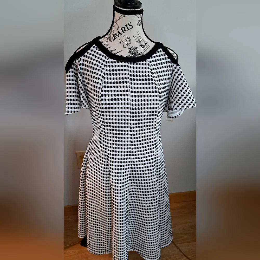 Danny and Nicole Stylish Black and White Checkered Dress Size 10 - Picture 2 of 5